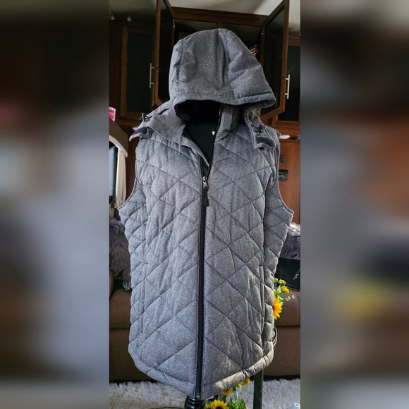 Tek Gear Women's Gray Quilted Vest - Picture 7 of 7